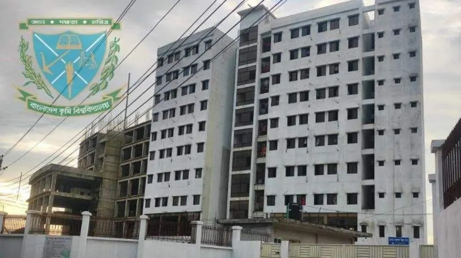 এক বছরেও চালু হয়নি ১০ তলা হলের লিফট, ভোগান্তিতে বাকৃবির খালেদা জিয়া হলের ছাত্রীরা