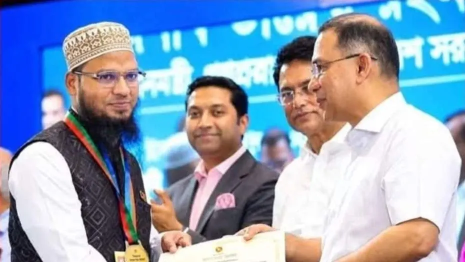 জাতীয় পর্যায়ে ‘শ্রেষ্ঠ গুণী শিক্ষক’ সম্মাননা পেলেন পাবনার মাদ্রাসা শিক্ষক ইমরান