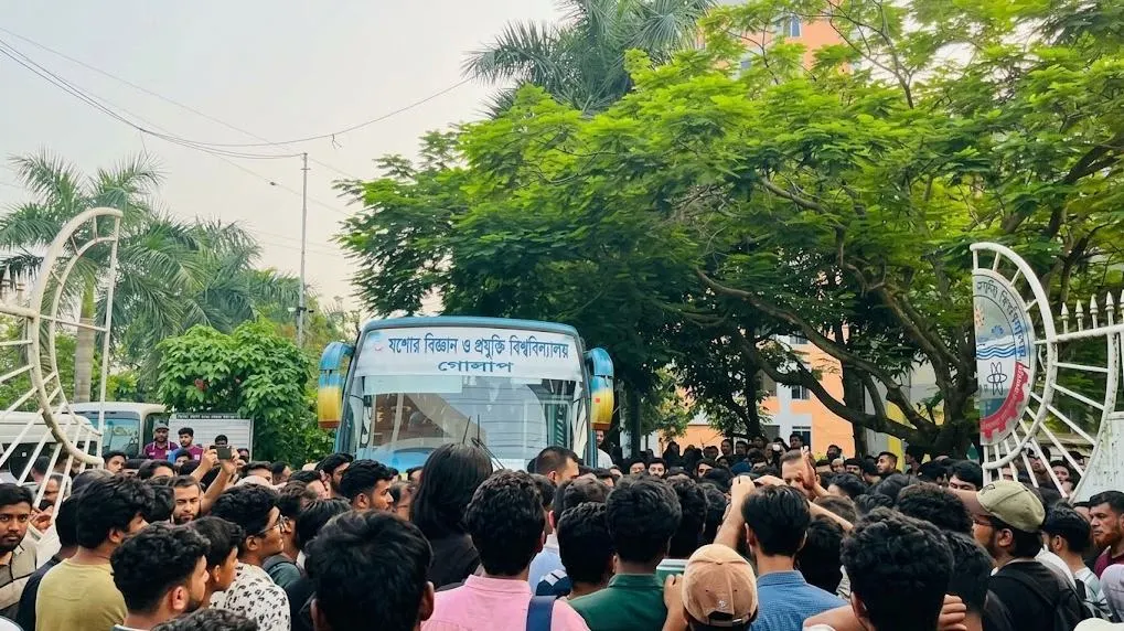 যবিপ্রবিতে দিনভর উত্তেজনা, সমঝোতায় শেষ