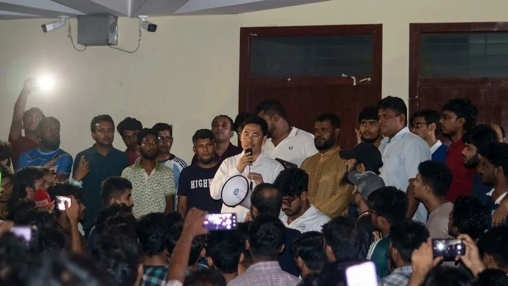 পদত্যাগে অনড় চুয়েট শিক্ষার্থীরা, বিদ্যুৎ সংযোগের অনুরোধ নিয়ে ক্যাম্পাসে এসিল্যান্ড
